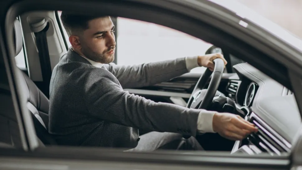 Noua regulă din Codul Rutier pentru șoferii cu permis de sub doi ani