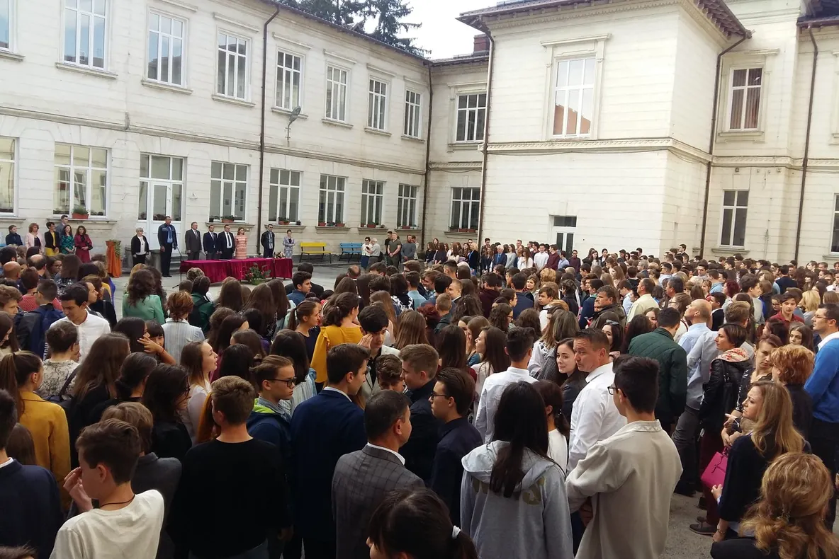 Primul clopoțel al anului școlar la colegiile Petru Rareș și Calistrat Hogaș