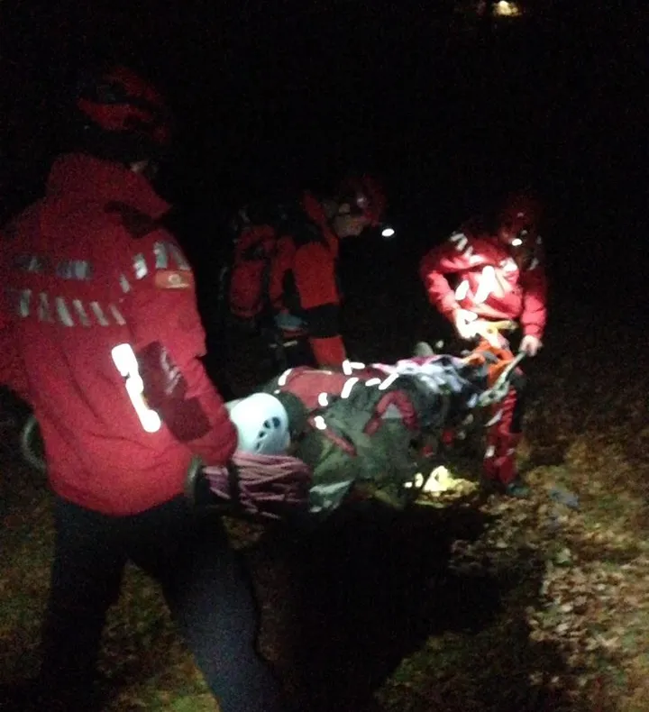 Intervenție de 7 ore a salvamontiștilor pentru un turist accidentat