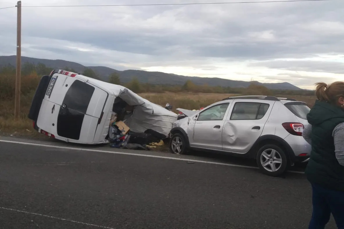 Microbuz de Neamț, implicat într-un accident mortal în apropiere de Caransebeş