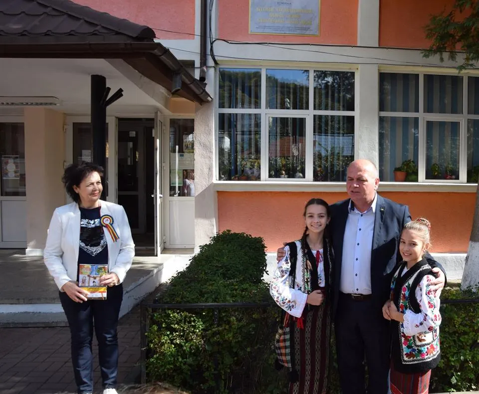 Revistă dedicată Centenarului Marii Uniri, la Școala Nr. 5 din Piatra-Neamț