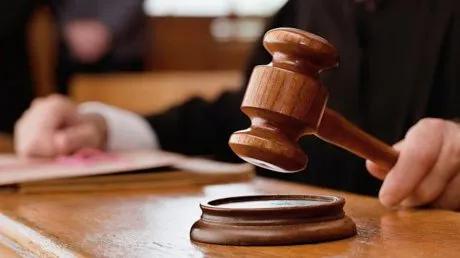 Condamnări pentru tinerii care au violat un elev de 13 ani