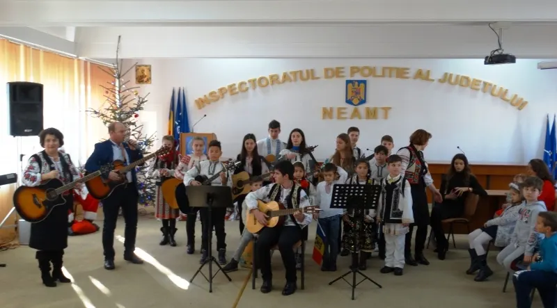 IPJ Neamț, gazda grupurilor de colindători (FOTO)