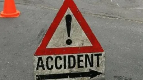 Trei victime după ce o tânără șoferiță a intrat cu mașina într-un gard