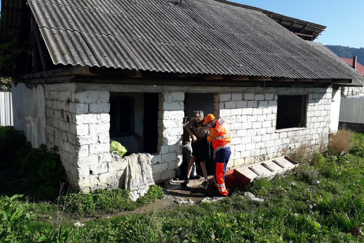 Trăia în condiții insalubre (FOTO)