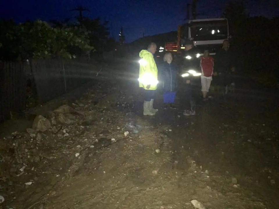 Potop în Neamț. Cinci localități afectate de inundații (FOTO)