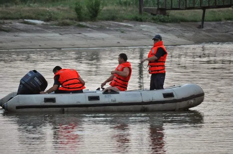 Tânărul din Roman dat dispărut, găsit înecat în râul Moldova
