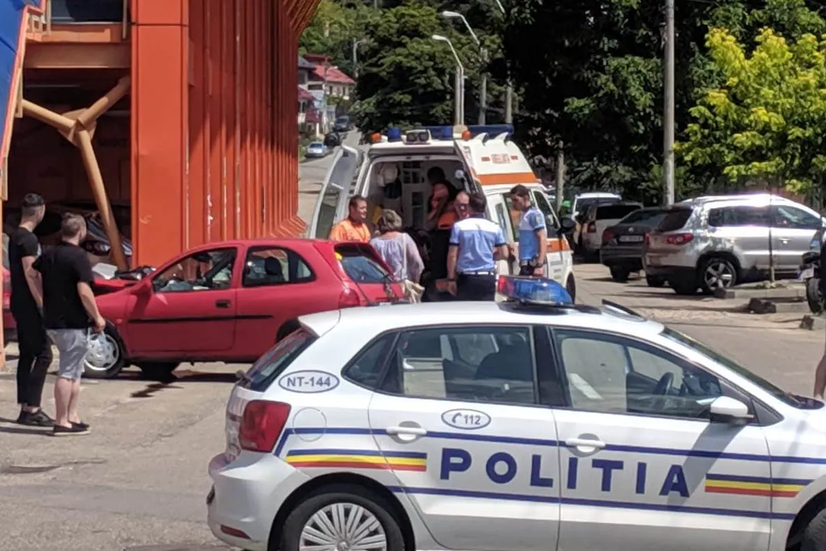 O șoferiță a provocat un accident în zona Stadionului Municipal (FOTO)