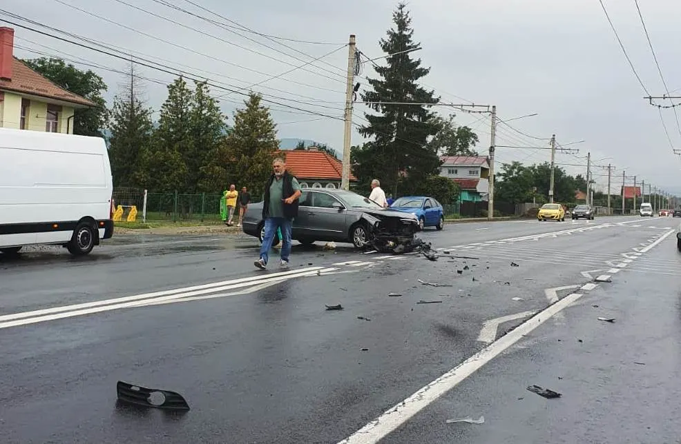Accident pe DN 15, în localitatea Dumbrava Roșie (FOTO)