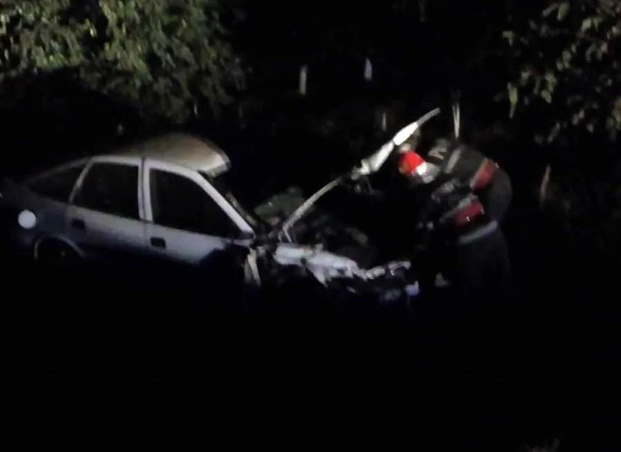Patru răniți printre care un copil de 9 ani, după un impact între o căruță și un autoturism (FOTO)
