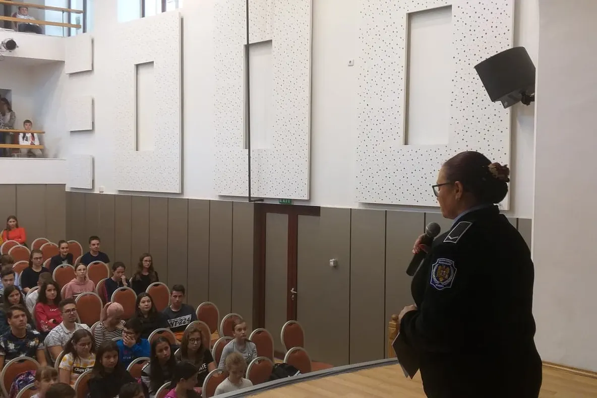 Polițiști locali, sesiuni de informare în mijlocul elevilor