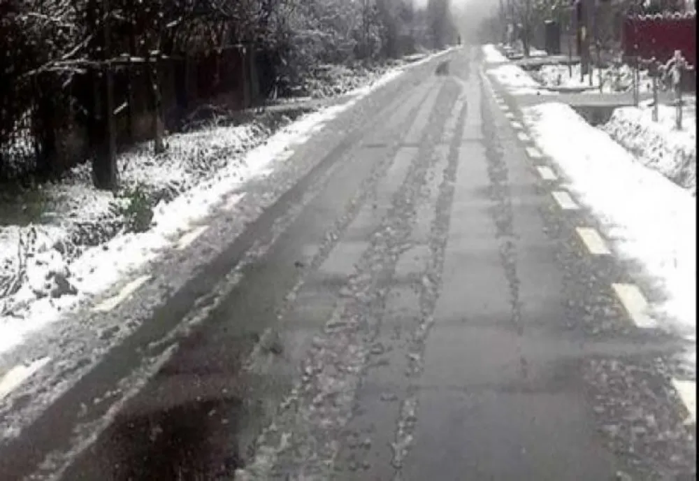 DRDP Iași avertizează conducătorii auto cu privire la riscul formării de polei