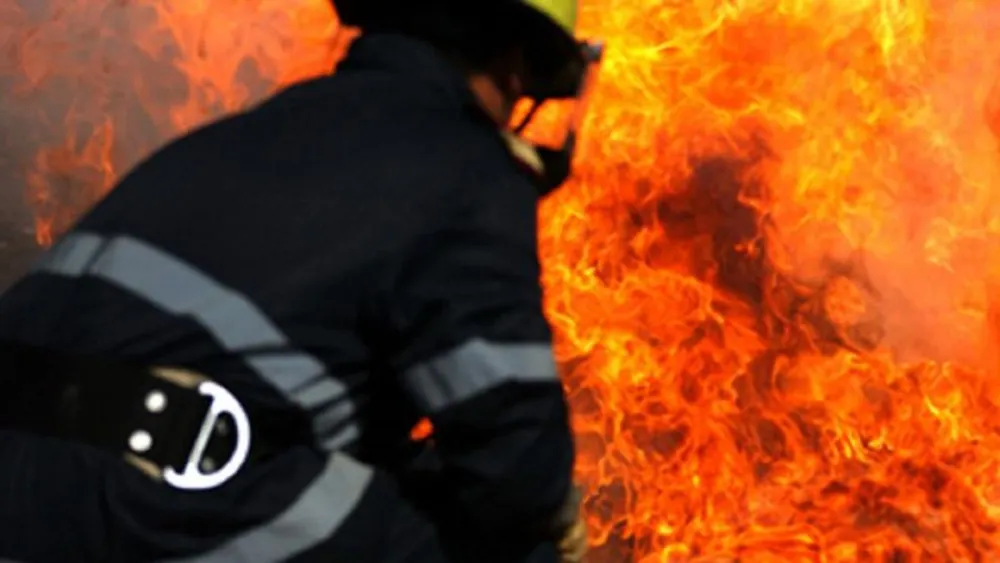 Bătrân mort în incendiu pornit de la o lumânare