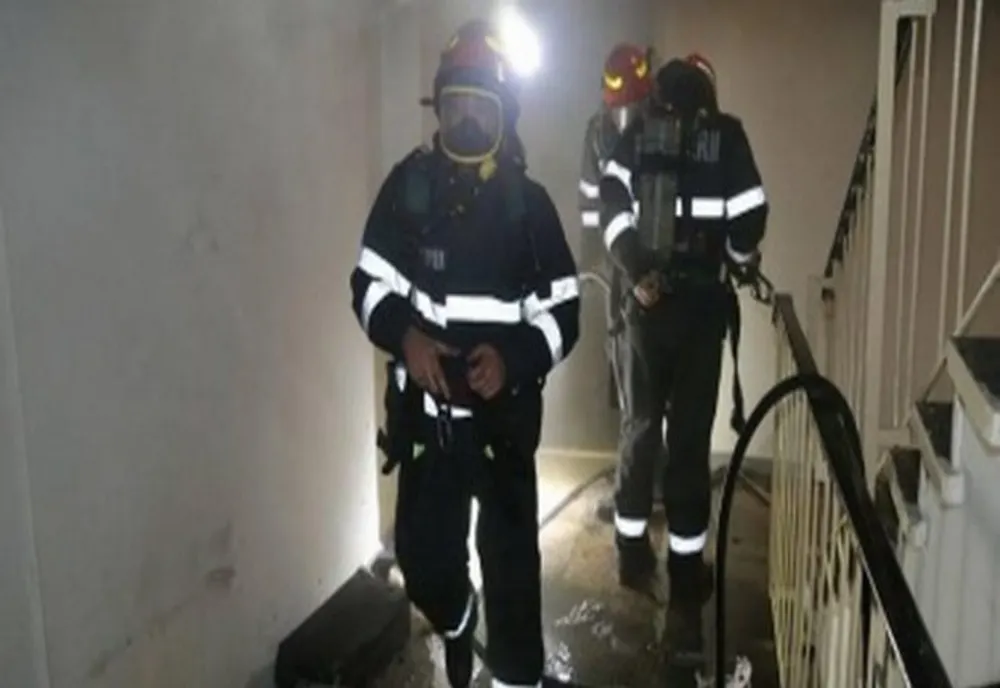Incendiu în Roman provocat de jocul copiilor cu focul