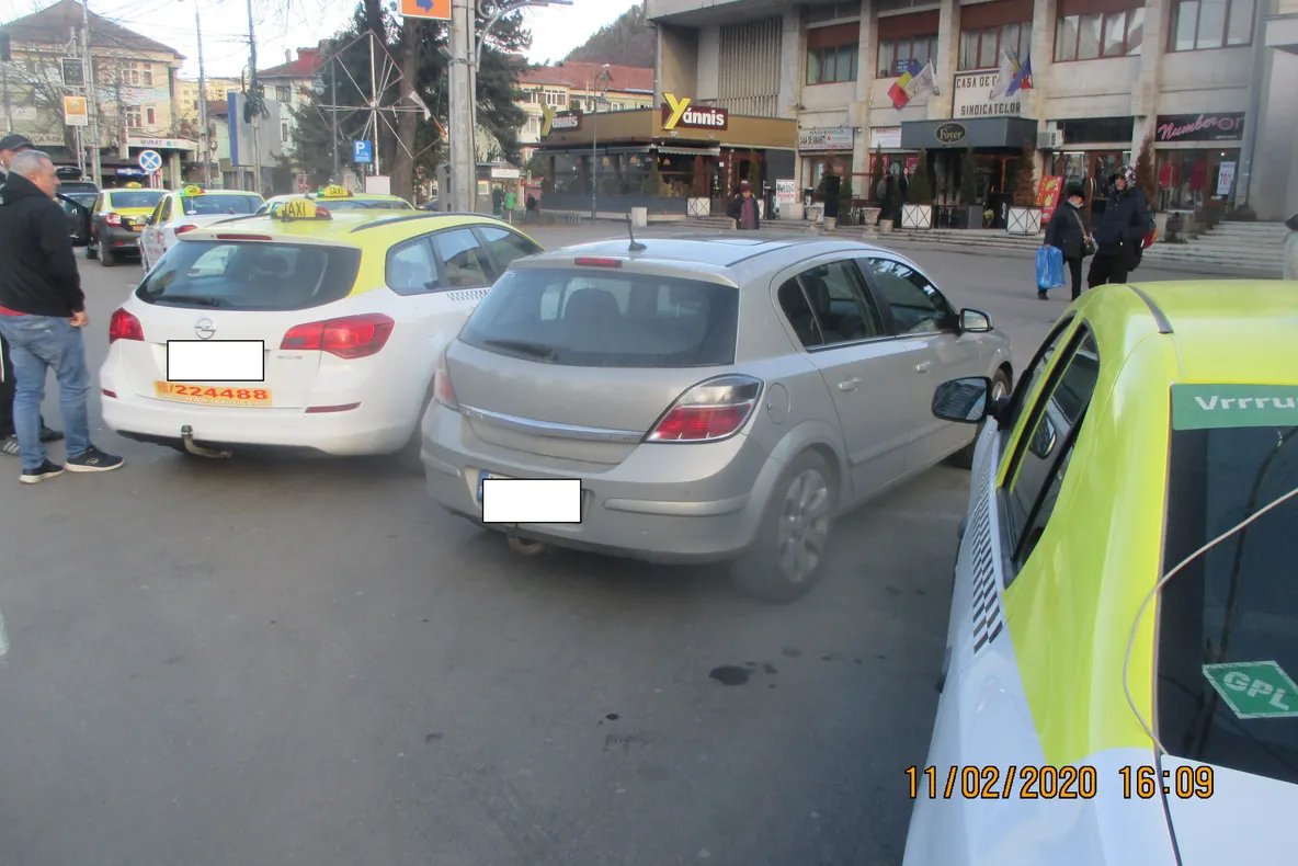 Taximetriștii și transportatorii, verificați de poliția locală (FOTO)