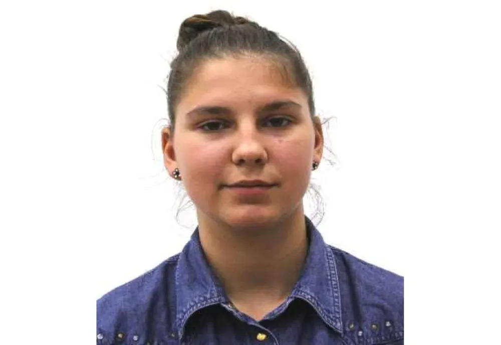 A plecat azi dimineață la școală și nu s-a mai întors. Dacă o vedeți, sunați la poliție