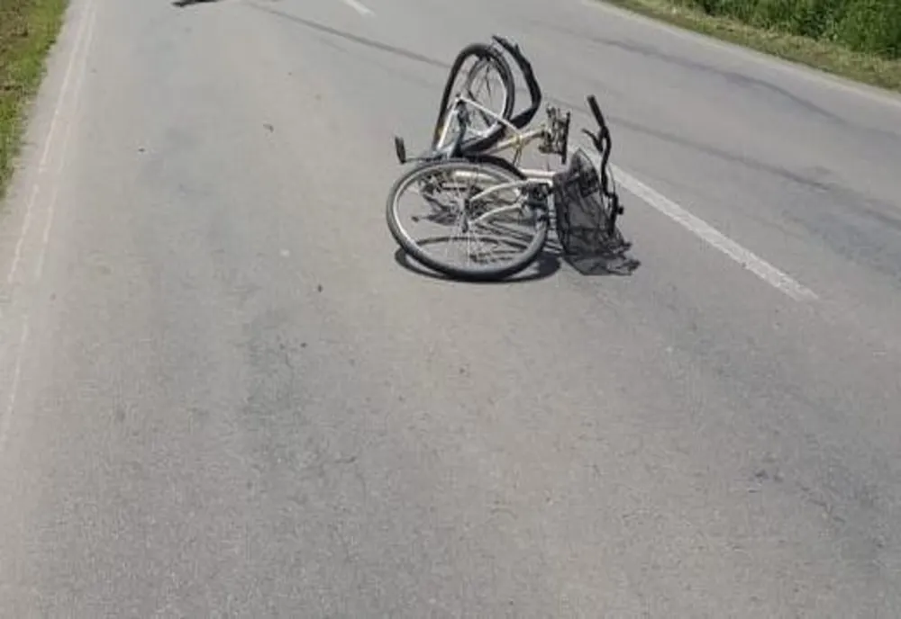 Biciclist beat și fără declarație pe propria răspundere a căzut și s-a accidentat. Polițiștii l-au amendat cu 2.000 de lei