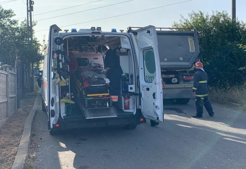 Accident în Piatra-Neamț! Un cioban a vrut să salveze o oaie și a murit sub roțile  unui TIR (FOTO)