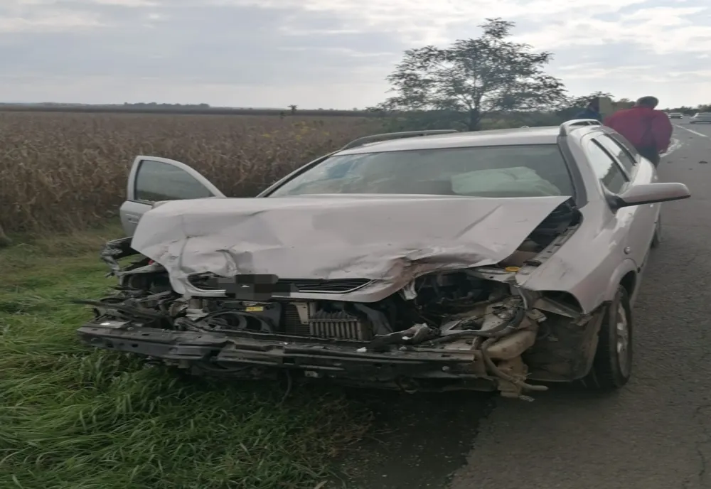 Accident pe E 85. O femeie a avut nevoie de îngrijiri medicale (FOTO)