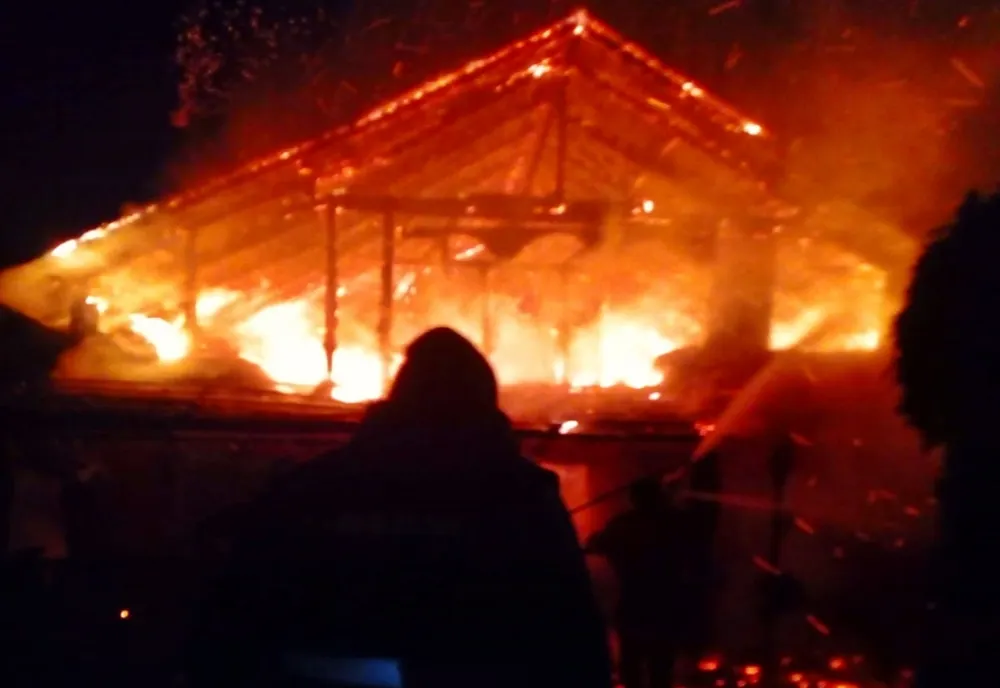 Persoană carbonizată într-un incendiu din comuna Poiana Teiului