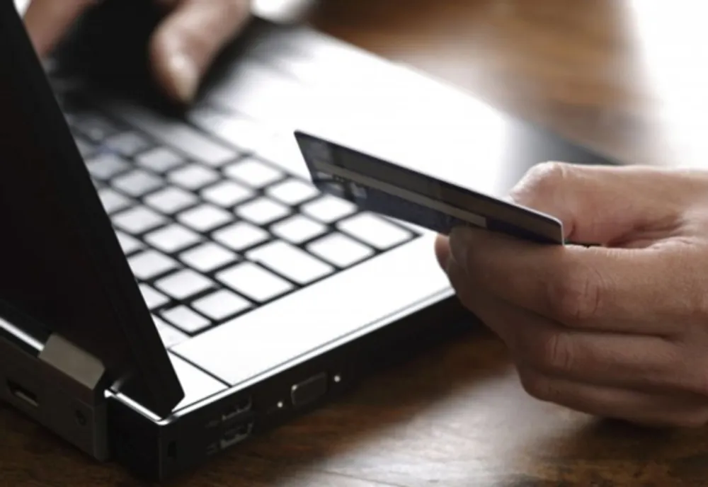 Cum te fereşti de escroci pe site-urile de comerţ online