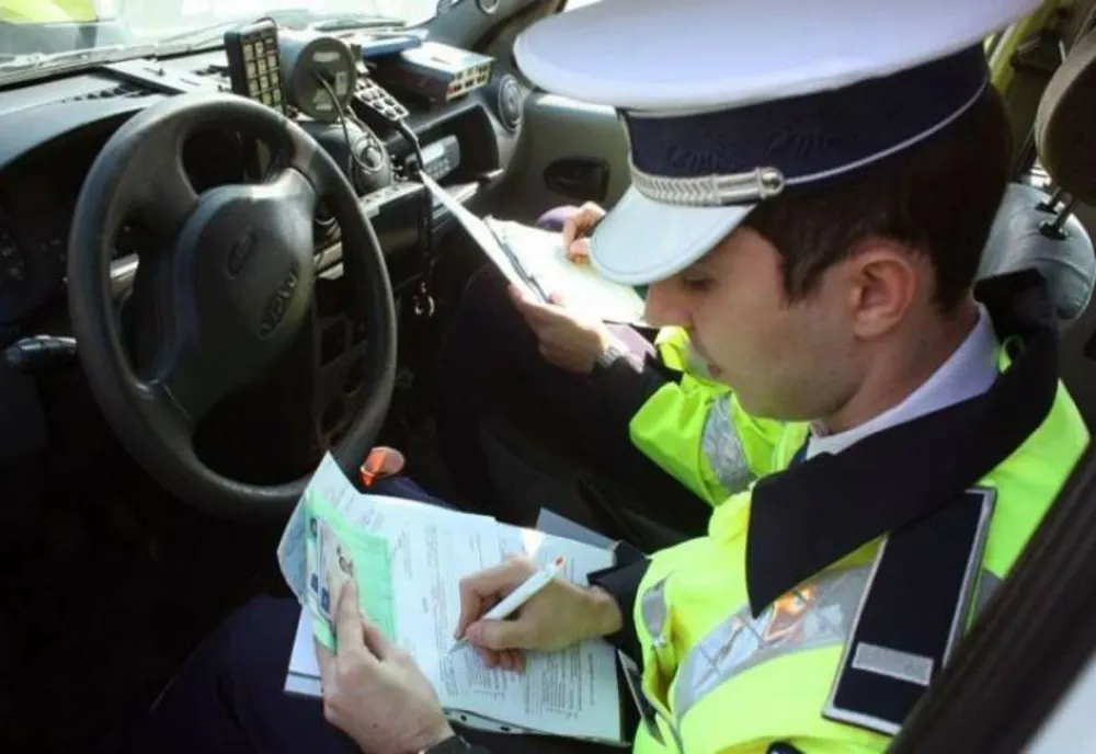 Procesul verbal care demonstrează plata amenzilor nu mai trebuie trimis la Poliție. Legea a fost promulgată de președintele Iohannis