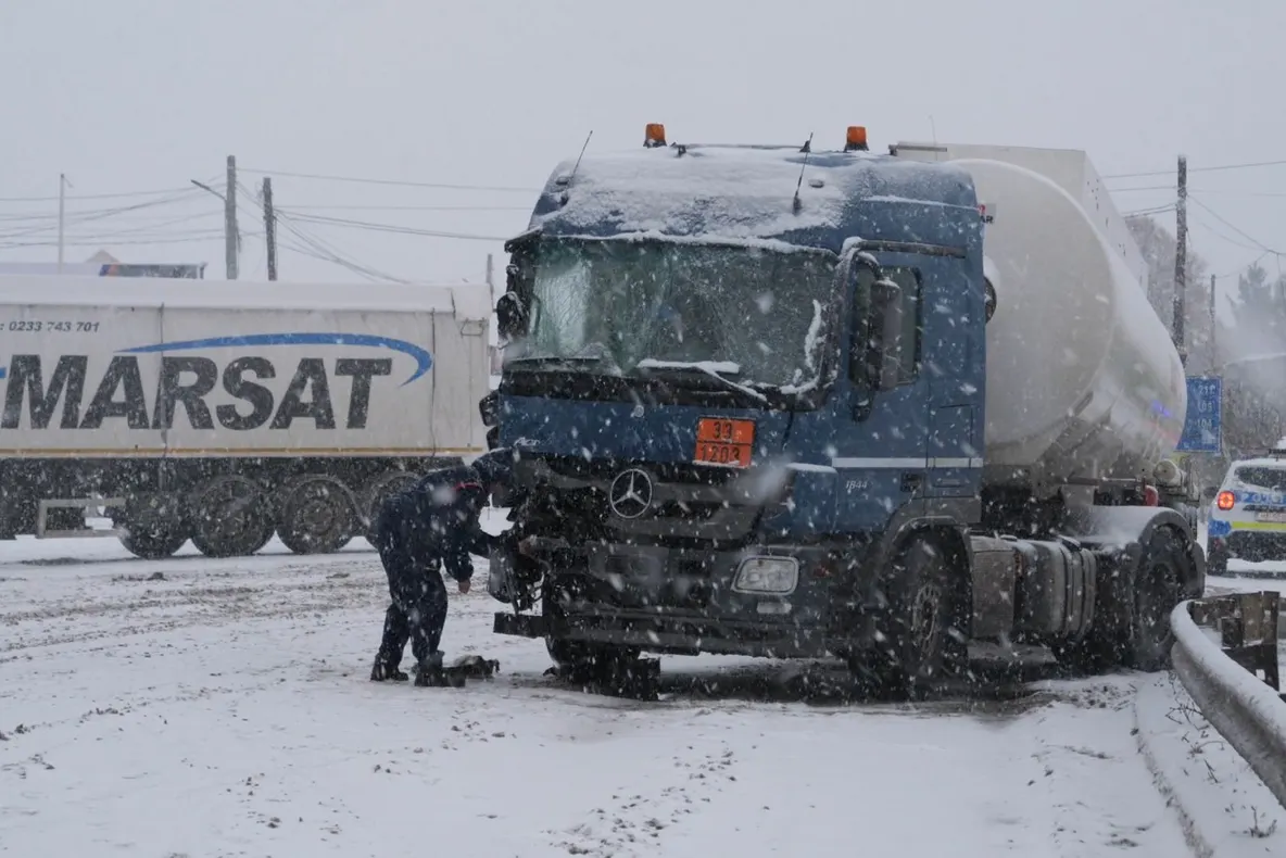ACCIDENT GRAV pe E85! Un bărbat, încarcerat!