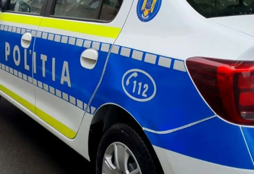 Tânăr fără permis, beat, prins la volanul unui autoturism cu plăcuțe false de înmatriculare