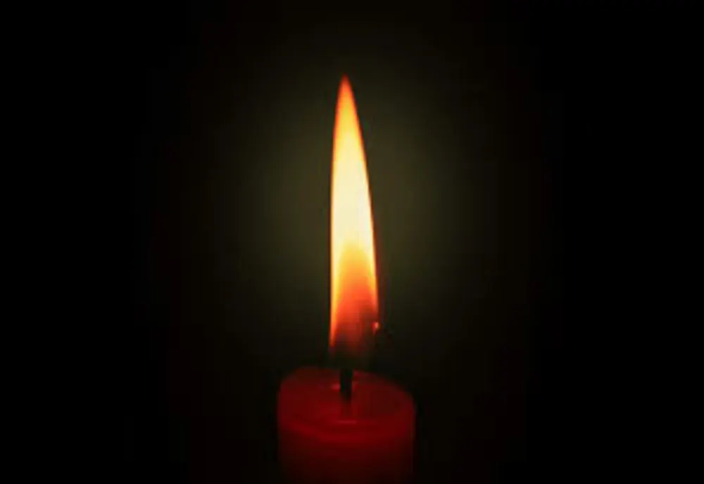 Incendiu într-un apartament din Roman! Focul a pornit de la o lumânare lăsată nesupravegheată