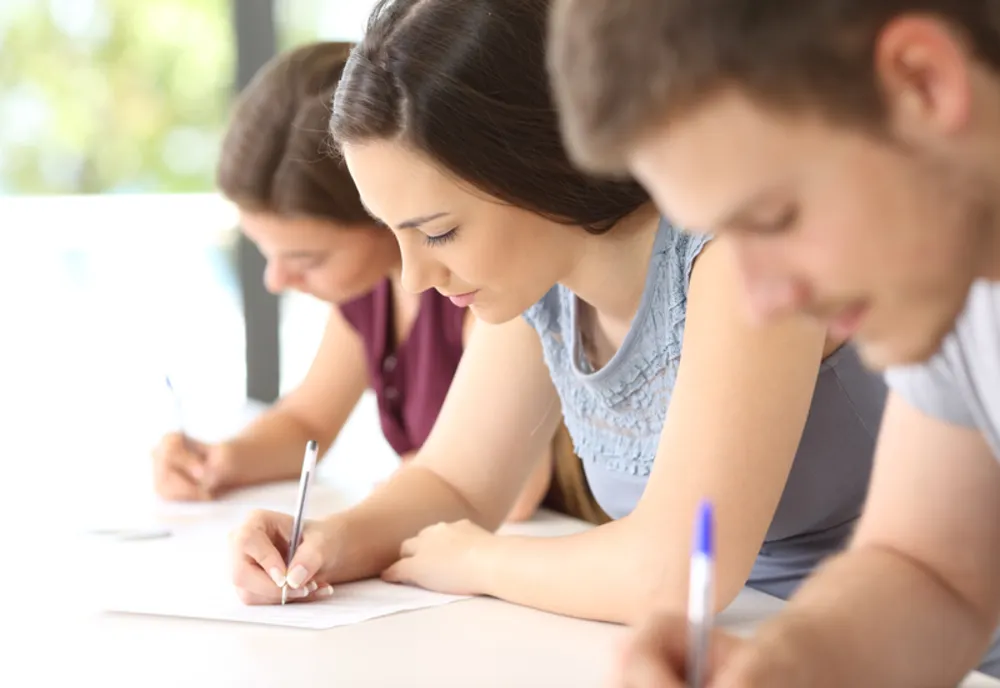 Mâine, 14 iunie, absolvenții de clasa a VIII-a încep Evaluarea Națională 2022, cu proba scrisă la Limba și literatura română