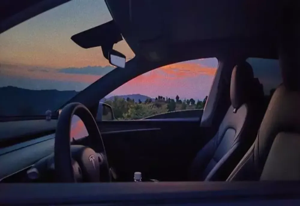 TESLA recheamă peste 1 milion de mașini în service - Ce probleme de soft sunt la unele modele