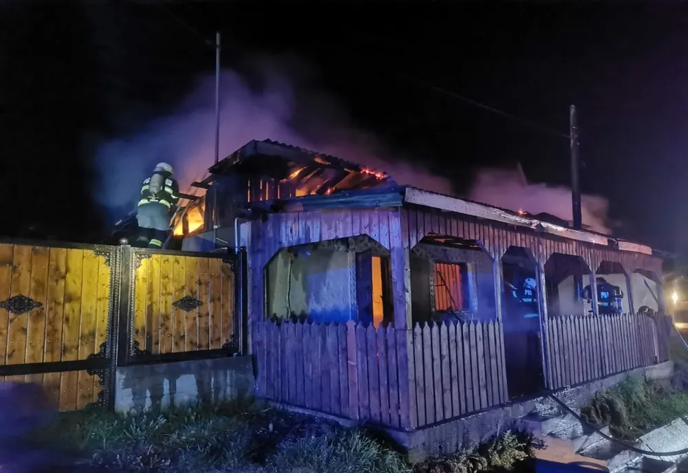 Incendiu la un magazin din Recea