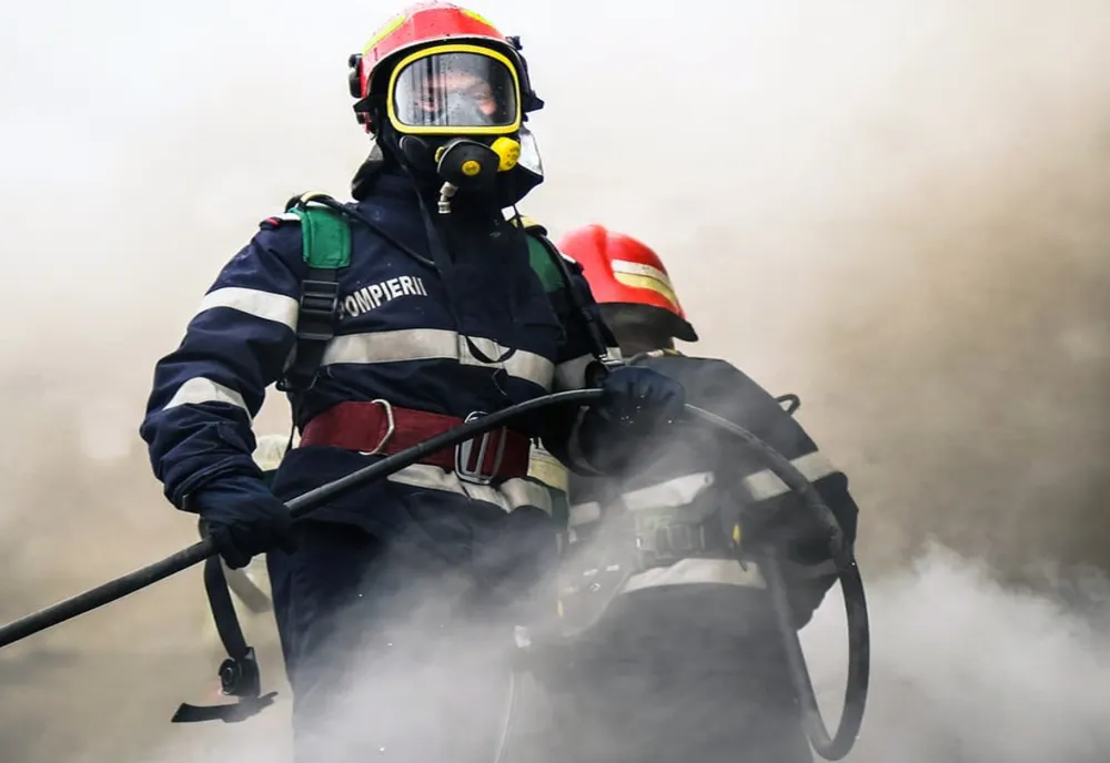 Gospodărie distrusă de foc în Țibucani