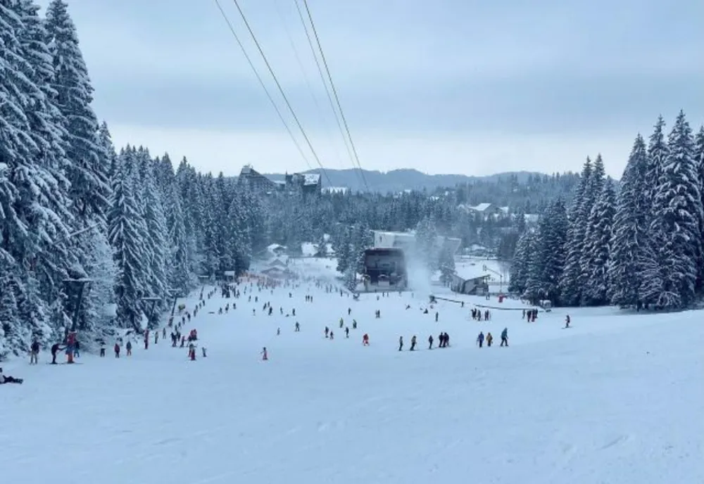Se deschid pârtiile de schi din țară. Start la distracție la munte