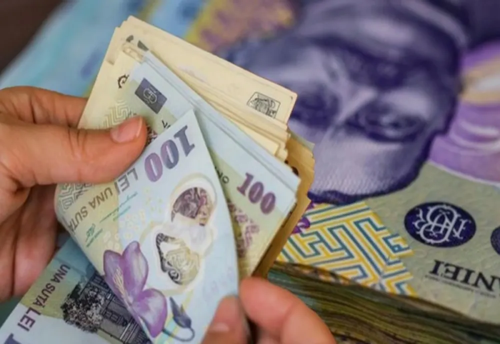 Klaus Iohannis a semnat decretul: cresc salariile unei categorii de angajați