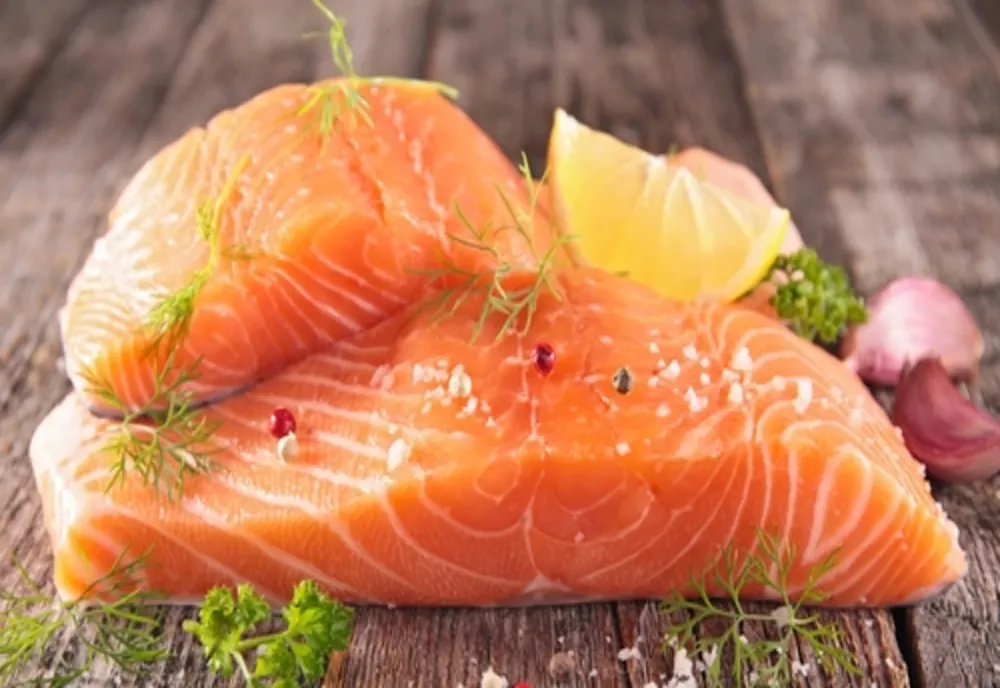 ALARMĂ ALIMENTARĂ: AUCHAN RETRAGE DE LA VÂNZARE UN SOMON AFUMAT CONTAMINAT CU LISTERIA