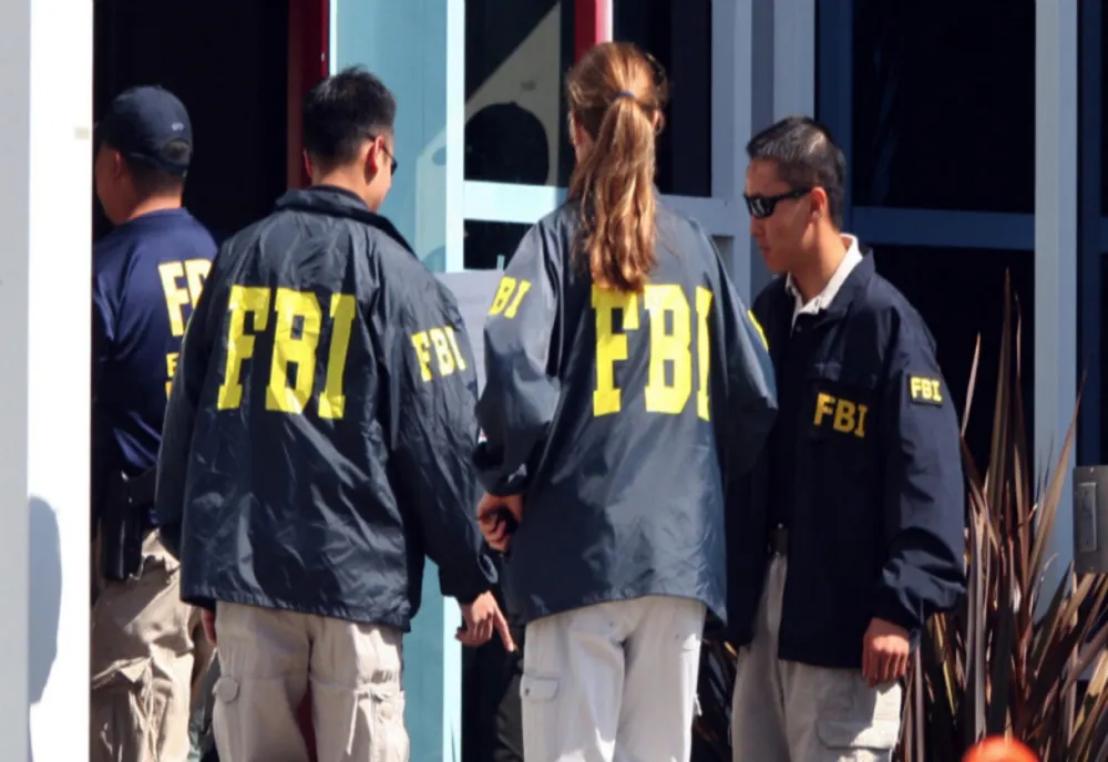 Scandal în FBI: 12 agenți îl dau în judecată pe Kash Patel, acuzându-l că i-a concediat pentru că au îngenuncheat la protestele din 2020