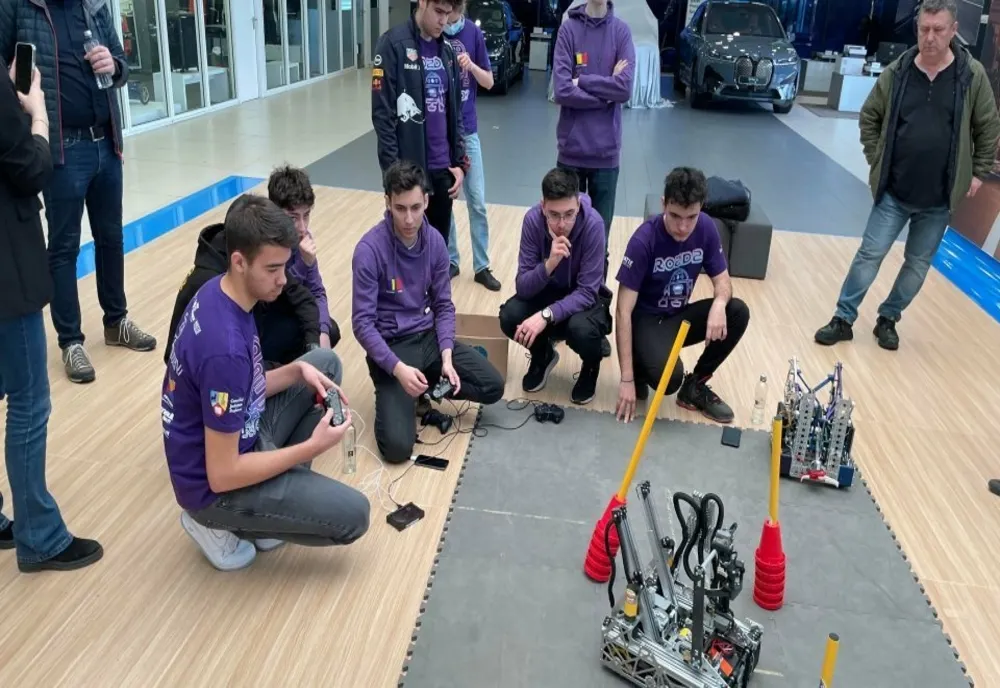 ELEVII ROMÂNI IMPRESIONEAZĂ DIN NOU LA COMPETIŢII INTERNAŢIONALE