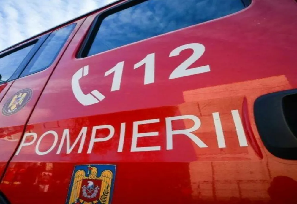 Intervenție de urgență în Neamț: trei persoane intoxicate cu monoxid de carbon, salvate de pompieri