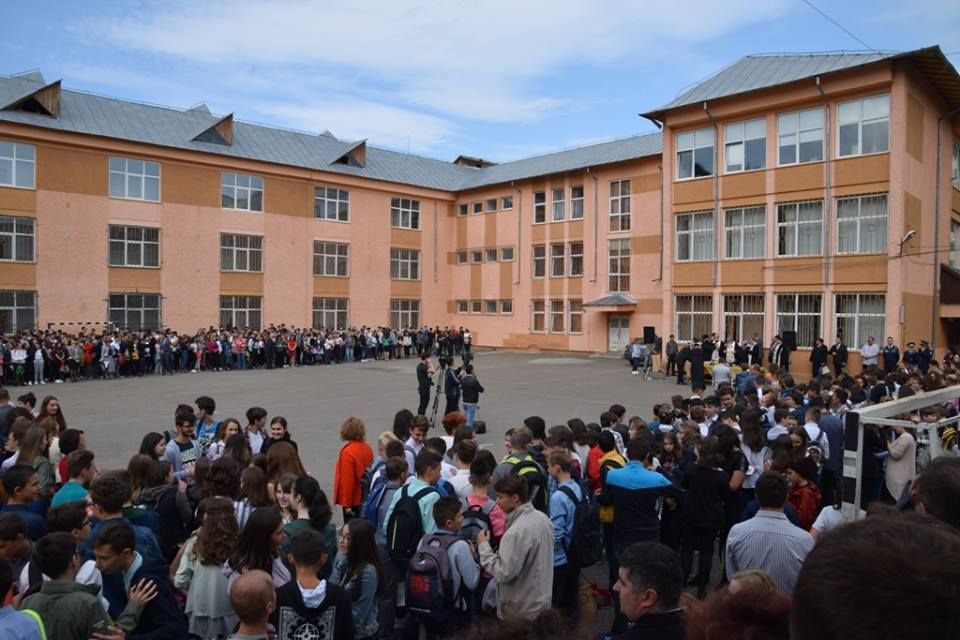 71 660 de elevi din Neamț au început școala