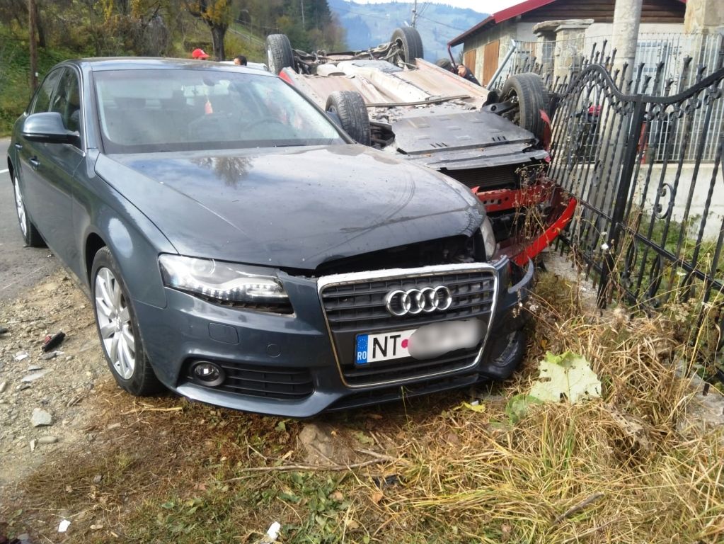 Accident rutier la Poiana Teiului. Un bărbat a ajuns la spital (FOTO)