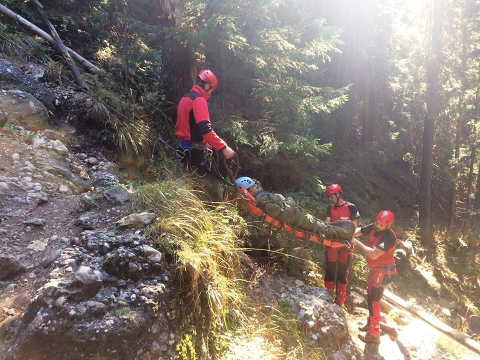 Intervenție dificilă a salvamontiștilor pentru salvarea unui turist belgian
