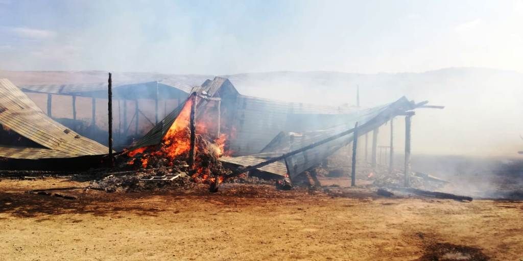 Incendiu la o stână din județul Neamț (FOTO)