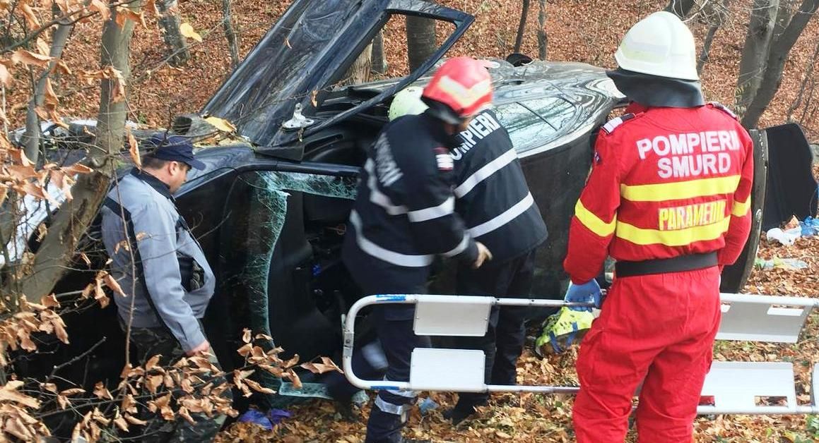 Un șofer beat s-a răsturnat cu mașina (FOTO)