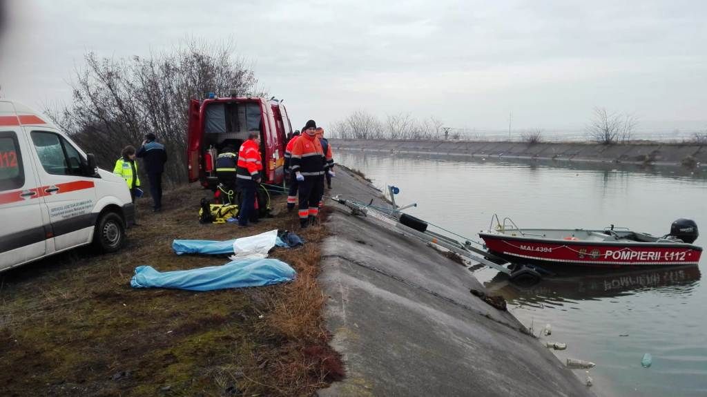 Trupul fetei care s-a aruncat în Bistrița a fost găsit. Scafandrii au mai găsit încă un cadavru (FOTO)