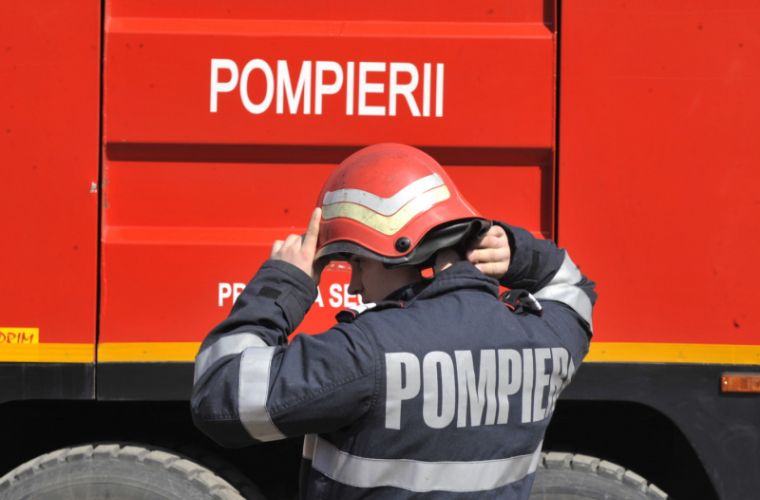 940 de persoane din unitățile sanitare din Neamț, instruite de pompieri
