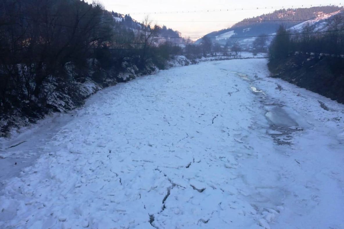 Zăpor de 5 kilometri pe Bistrița (FOTO)