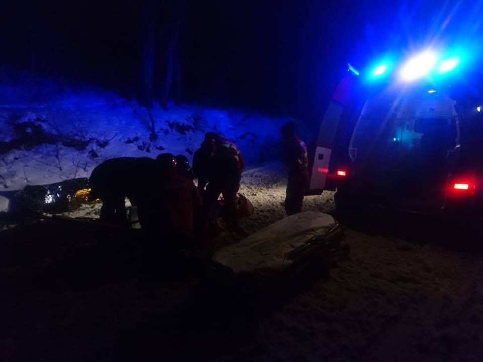 Ciocnire între doi schiori pe Pârtia Cozla. Unul dintre ei, accidentat grav