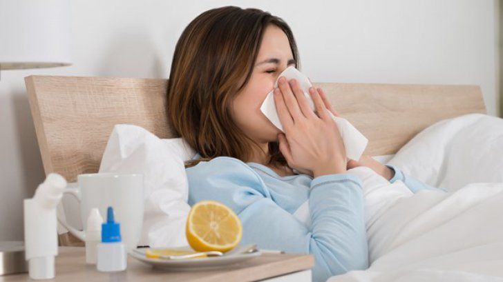 Peste 1 000 de cazuri de infecții respiratorii acute, peste 400 de pneumonii, într-o singură săptămână, în Neamț