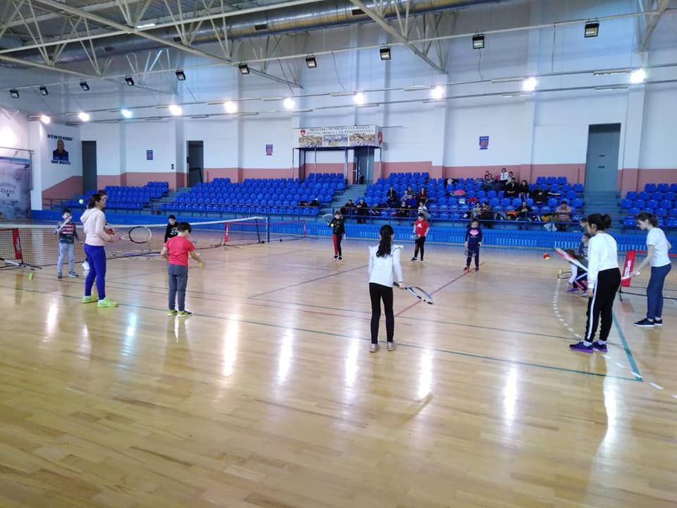 30 de copii s-au prezentat la preselecții la CSM Roman, secția tenis